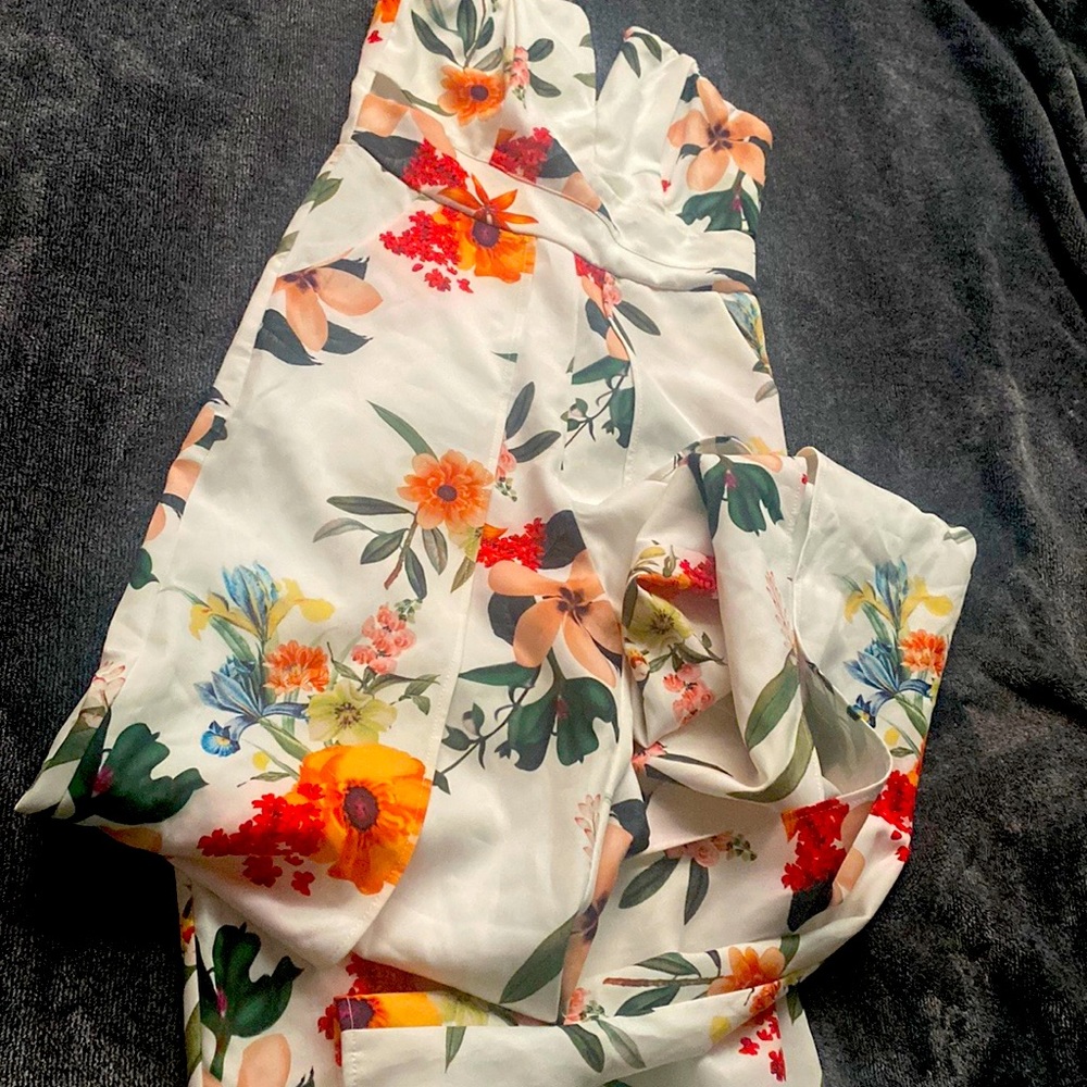 It si flowery red,white and green it is good because I never used it, size s